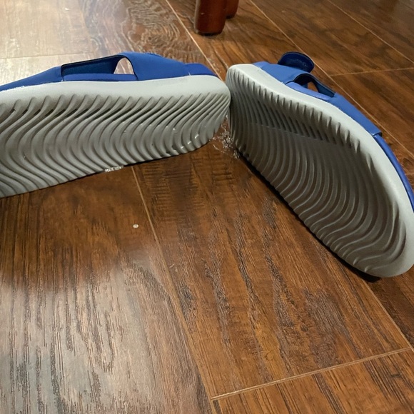 Blue and white Nike sandals - Picture 3 of 4